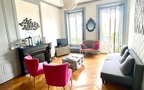 Chez Mo